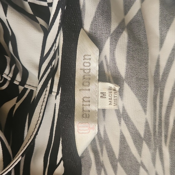 Erin London Black and White Patterned Women's Hoodie - Picture 3 of 6